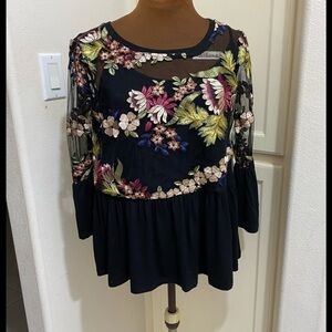 Eri + Ali Ornate Embroidered Floral
Top Small EUC